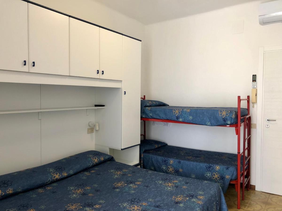 Albergo Elena Garni Caorle Bagian luar foto
