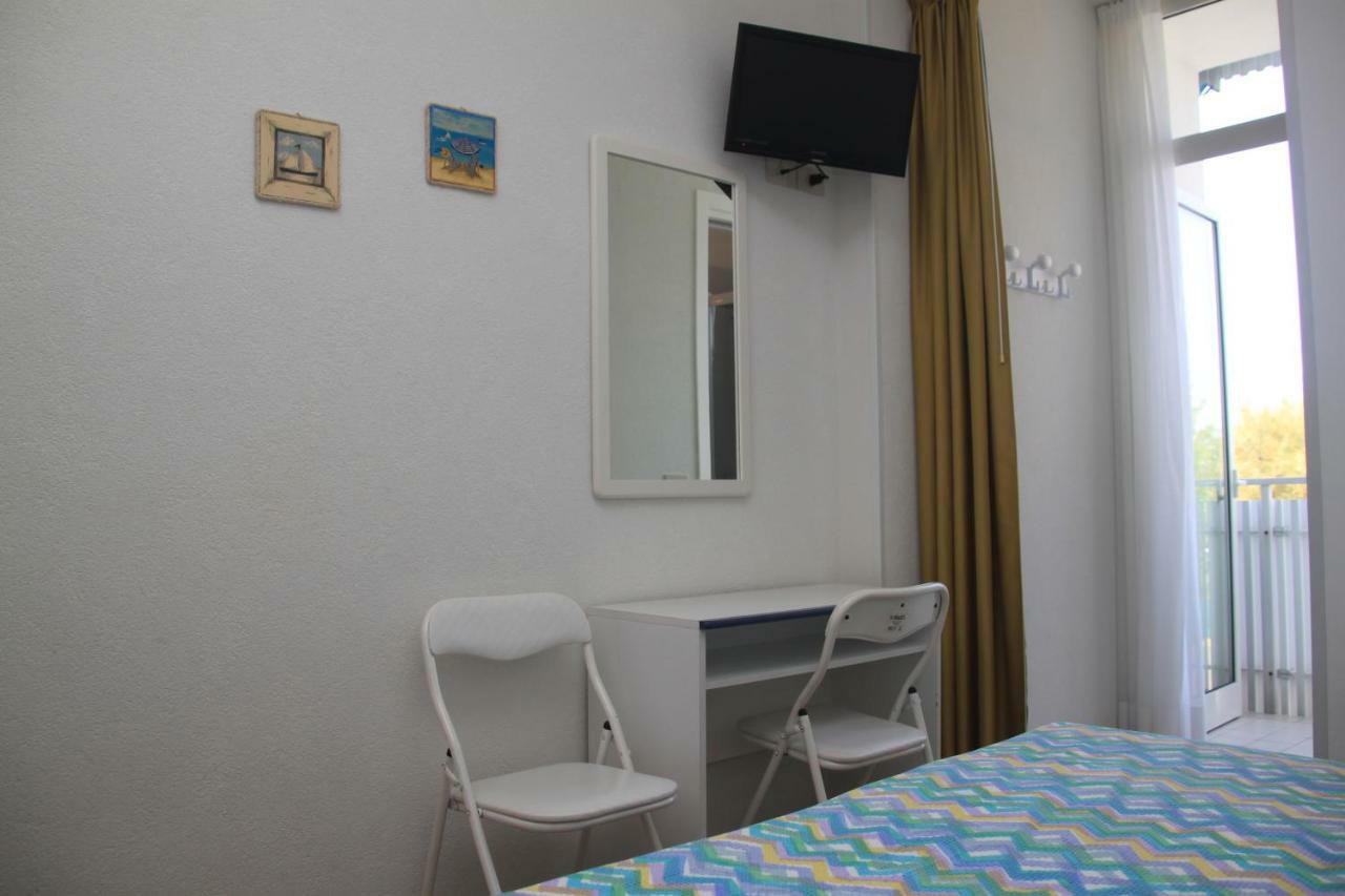 Albergo Elena Garni Caorle Bagian luar foto