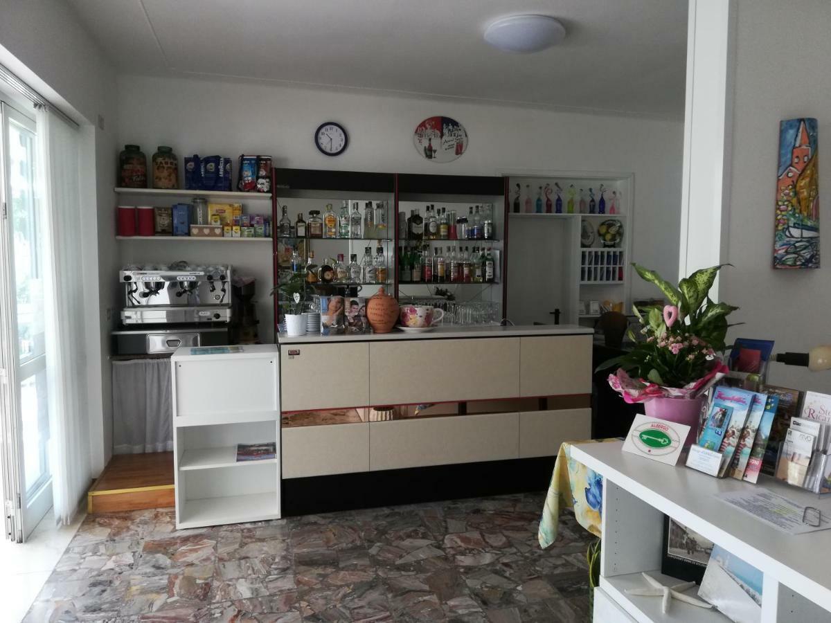 Albergo Elena Garni Caorle Bagian luar foto