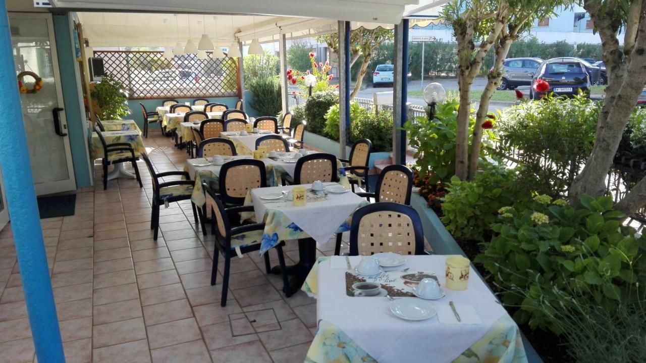 Albergo Elena Garni Caorle Bagian luar foto