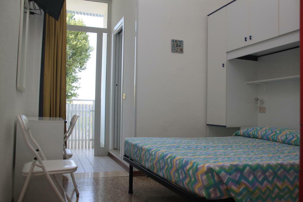 Albergo Elena Garni Caorle Bagian luar foto